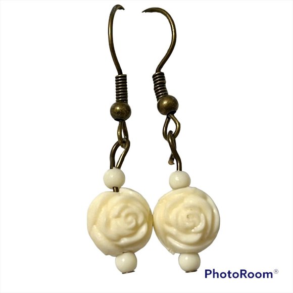 Vintage White Cream Rose Bud Flower Earrings Gold Tone Plated Carved Beads - Picture 5 of 12